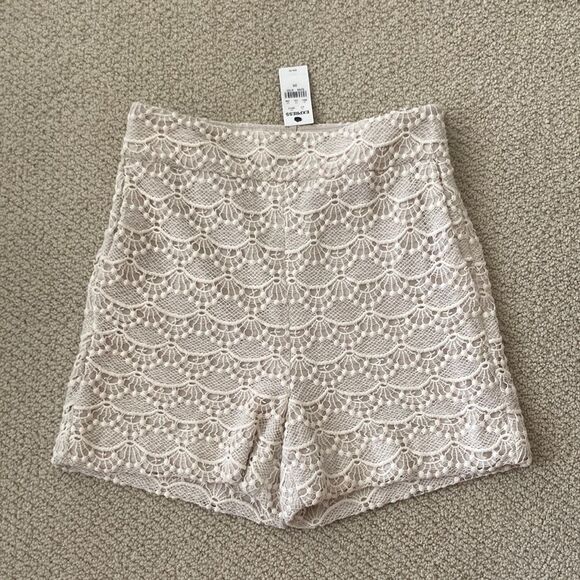 NEW Express High Rise Scalloped Lace Shorts Business Chic Cream 00 0 NWT RARE - Picture 1 of 9